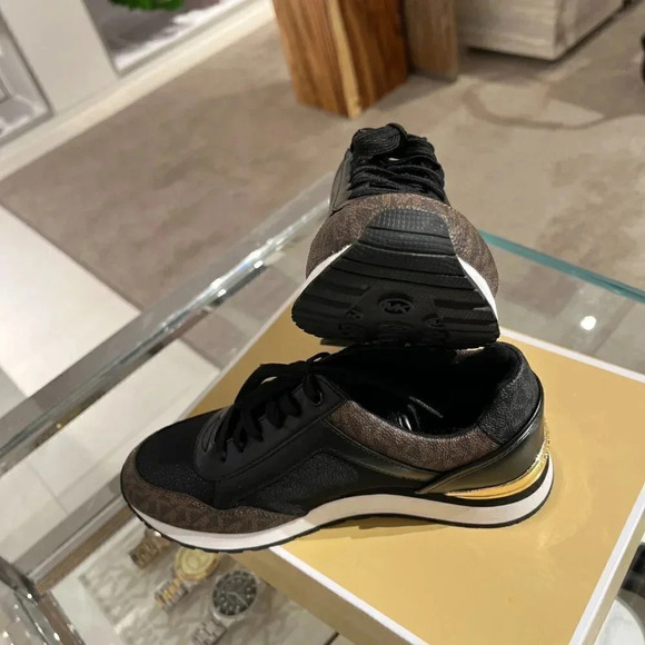 MICHAEL KORS Maddy Logo Trainer [size 6.5 vs size 7] - Picture 7 of 11